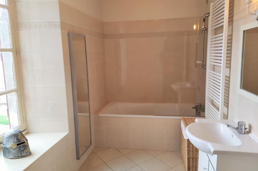 Photo of Bathroom in Braux-Sainte-Cohiere