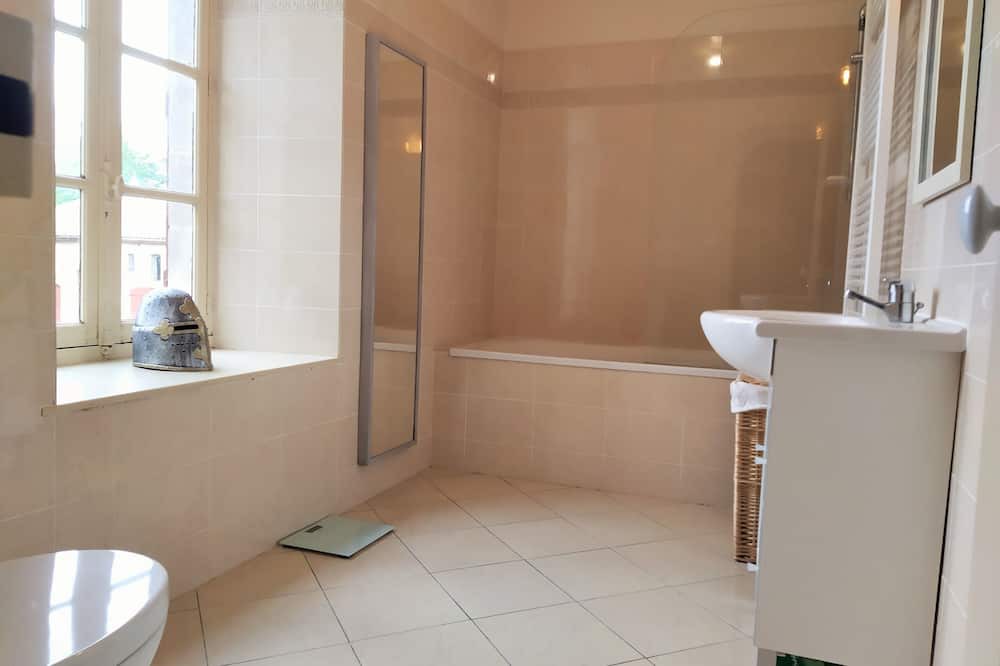 Photo of Bathroom in Braux-Sainte-Cohiere