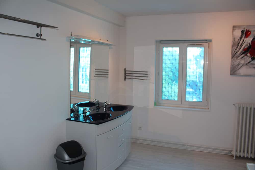 Photo of Bathroom in Vitry-le-Francois