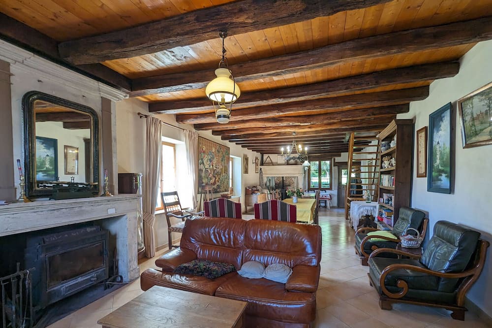 Photo of Livingroom in Saint-Amand-sur-Ornain