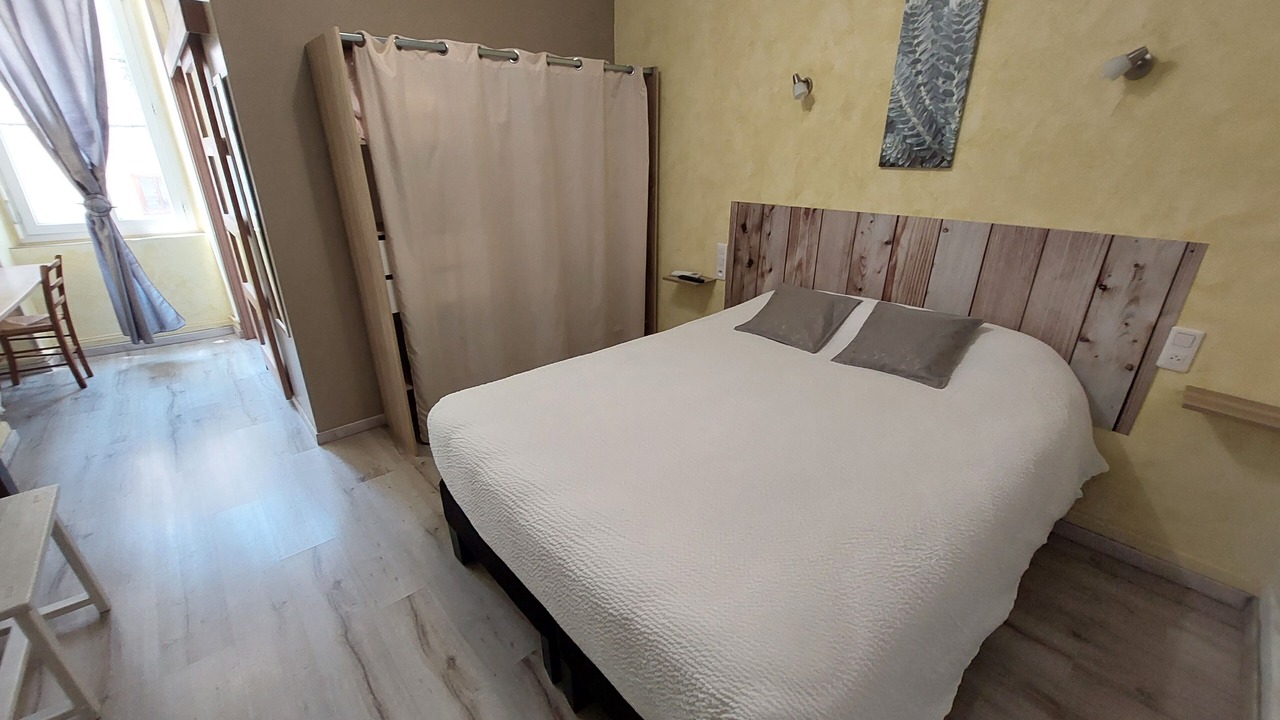 Photo of Bedroom in Mirande