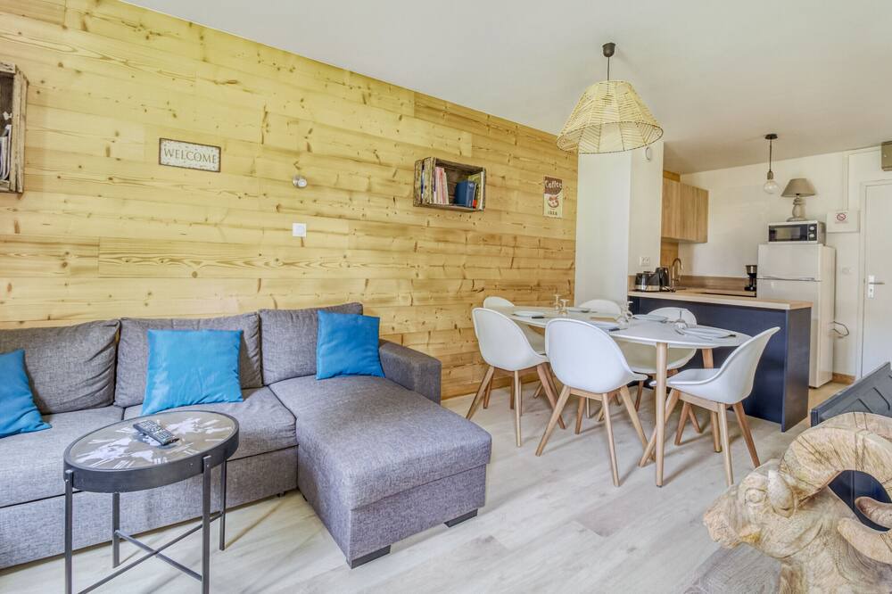 Photo of Livingroom in Genos