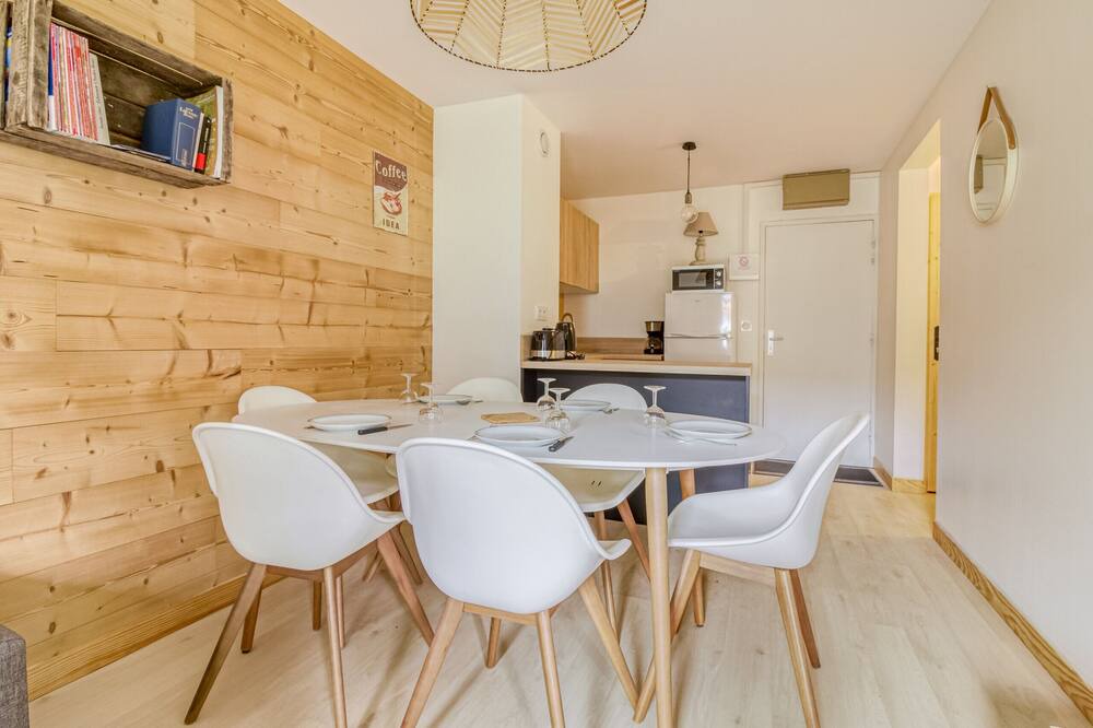 Photo of Livingroom in Genos