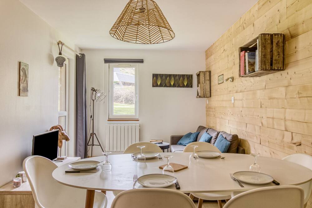 Photo of Livingroom in Genos