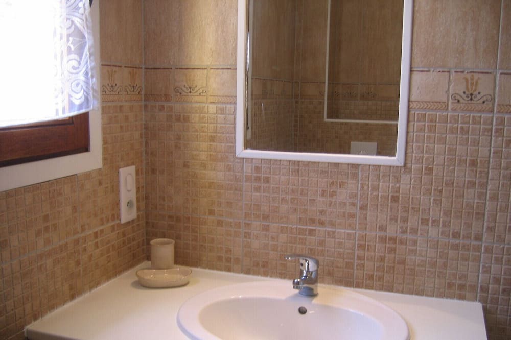 Photo of Bathroom in Belvianes-et-Cavirac