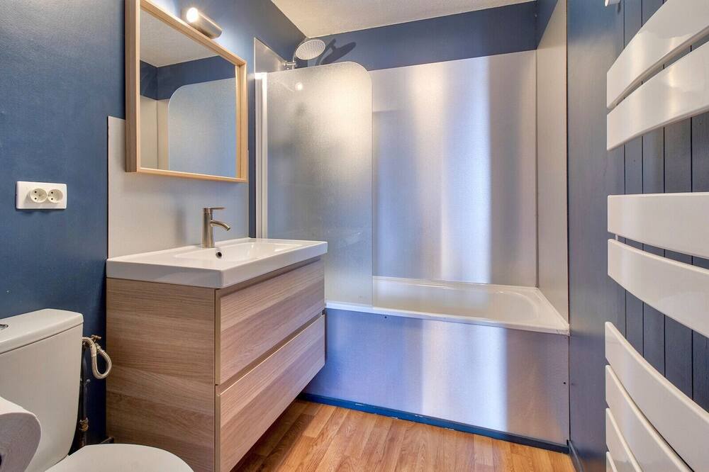 Photo of Bathroom in Genos