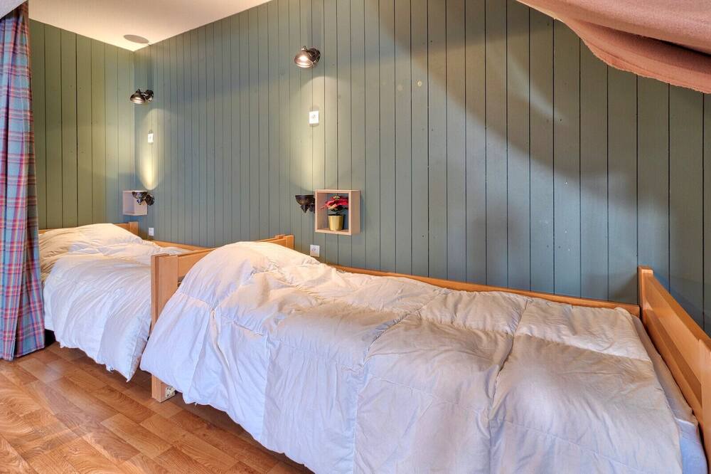 Photo of Bedroom in Genos