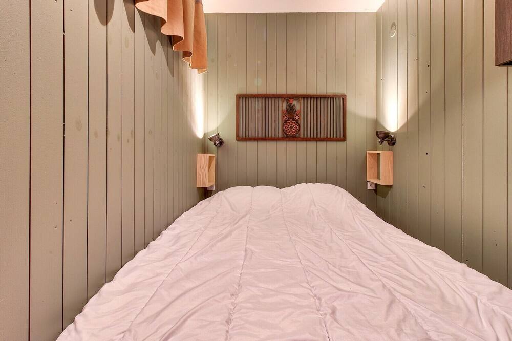 Photo of Bedroom in Genos