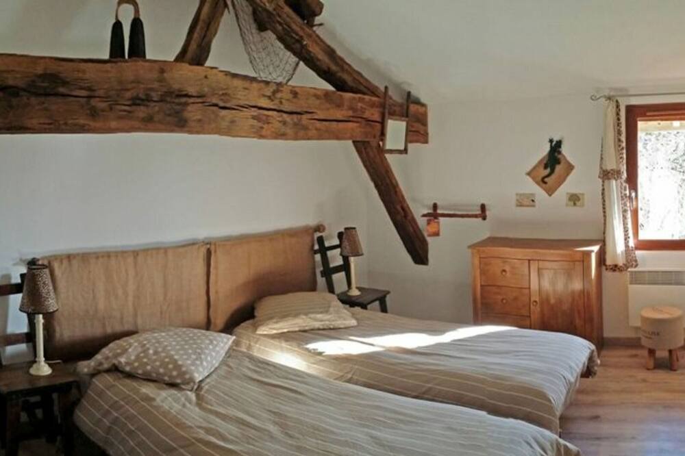 Photo of Bedroom in Droyes