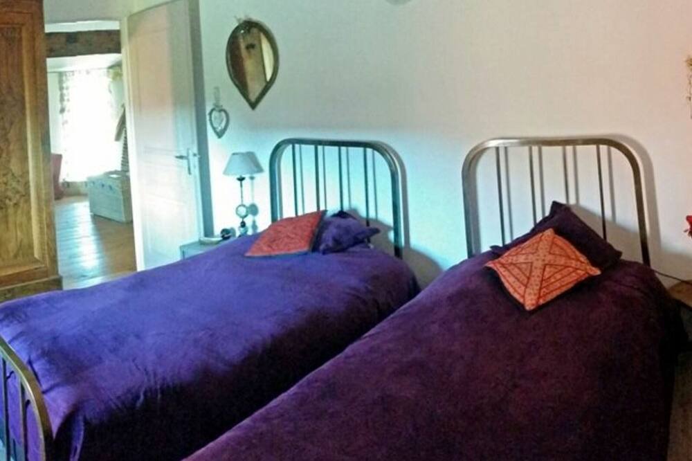 Photo of Bedroom in Droyes
