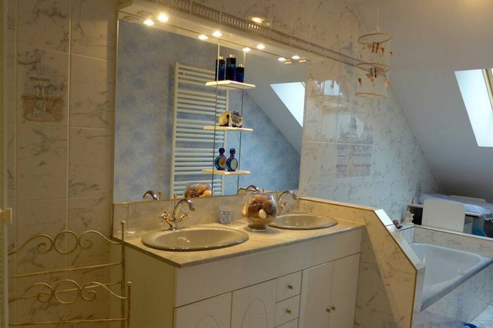 Photo of Bathroom in Signeville