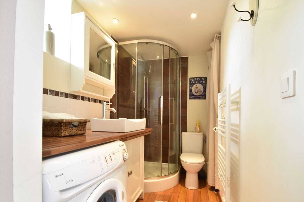 Photo of Bathroom in Saint-Gilles-les-Bois
