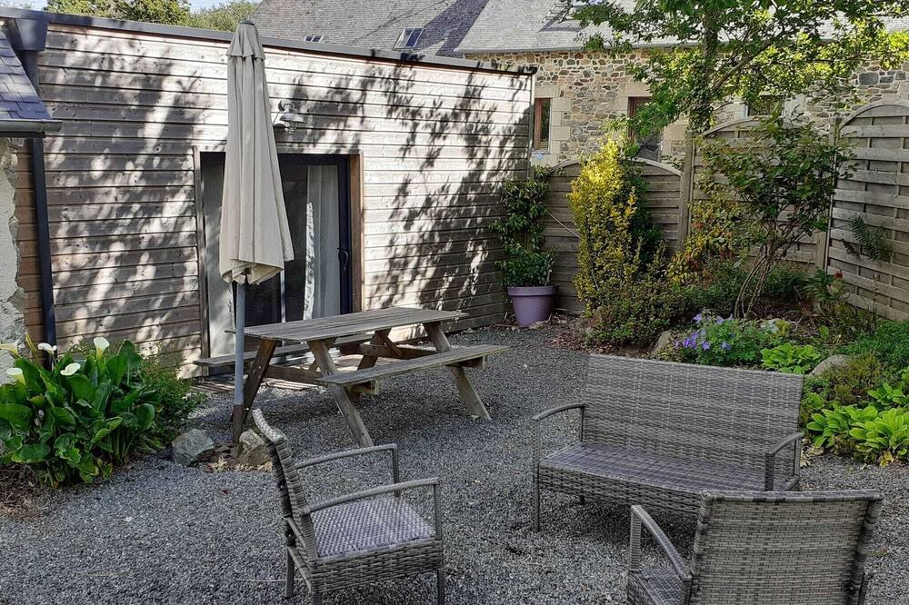 Photo of Patio Balcony in Saint-Gilles-les-Bois