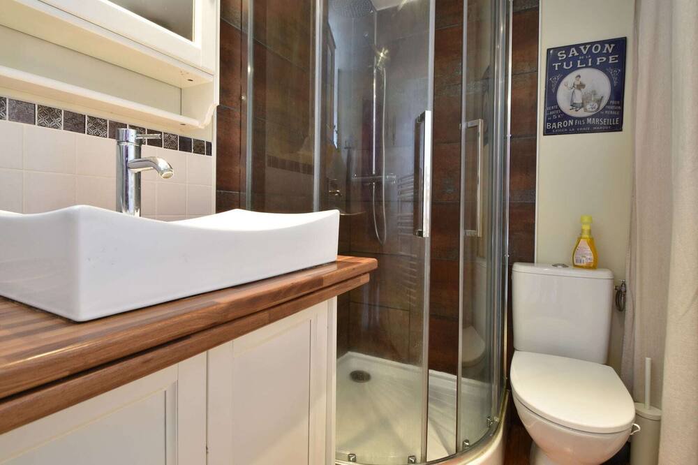 Photo of Bathroom in Saint-Gilles-les-Bois