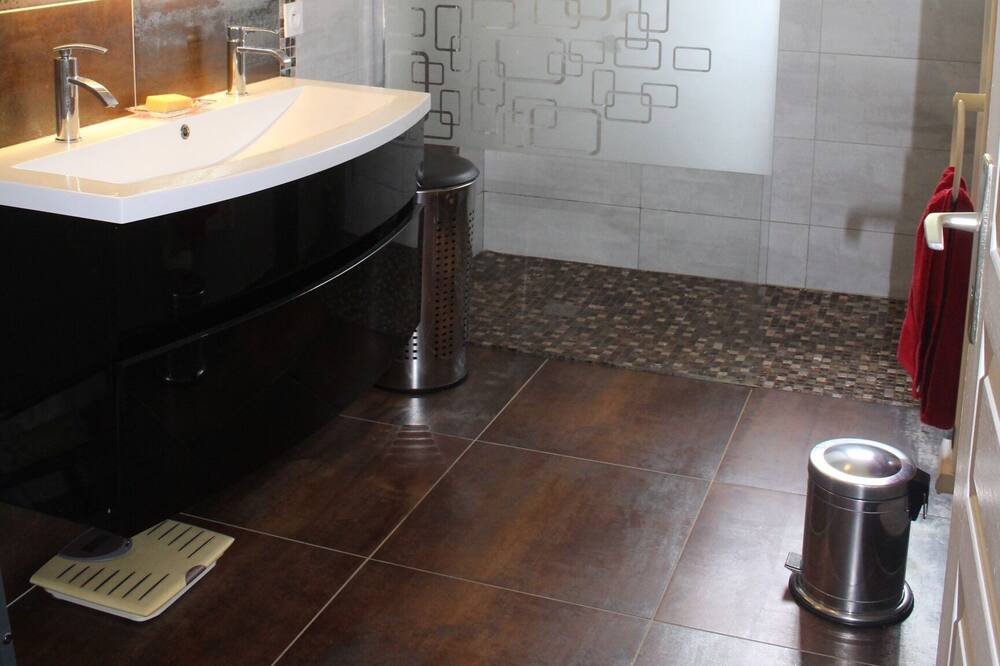 Photo of Bathroom in Buros