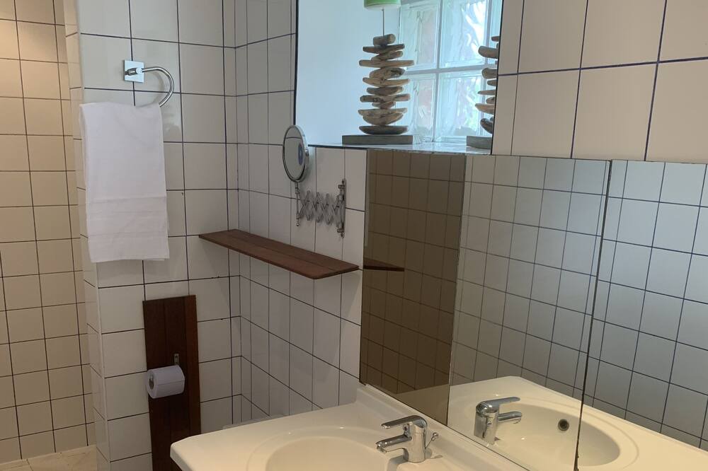 Photo of Bathroom in Lannion