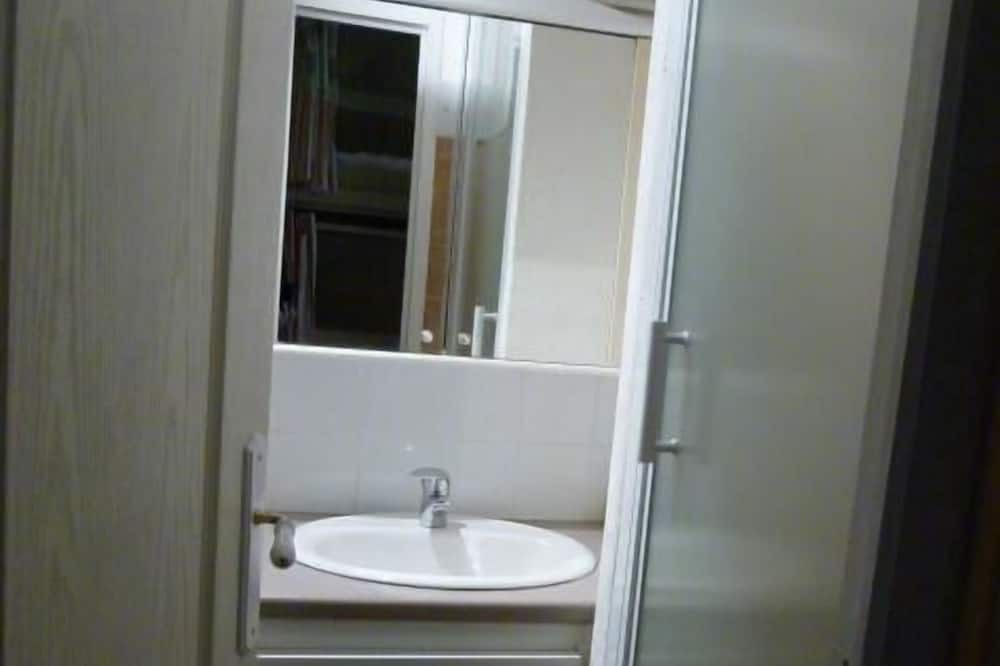 Photo of Bathroom in Montferrier