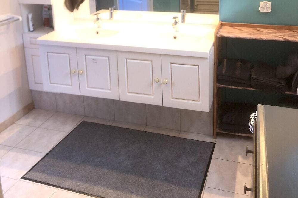 Photo of Bathroom in Bergeres-les-Vertus