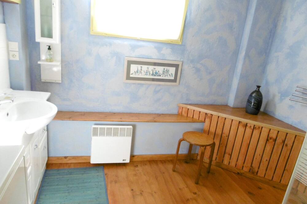 Photo of Bathroom in Fougax-et-Barrineuf