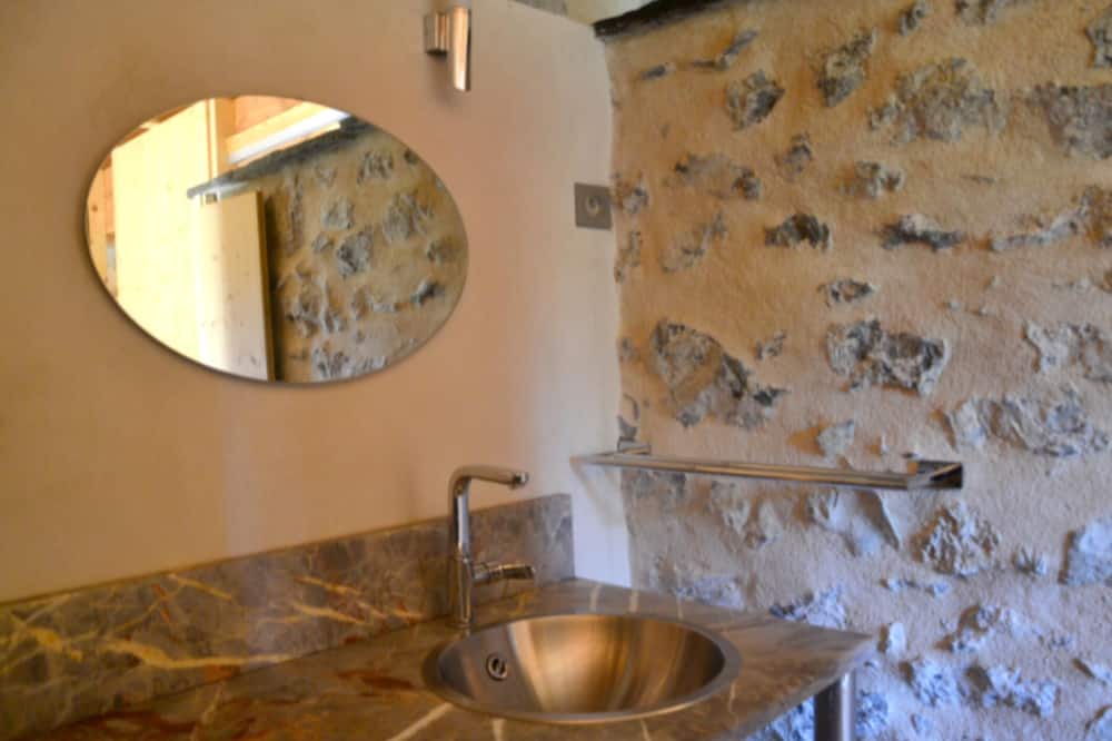 Photo of Bathroom in Gembrie