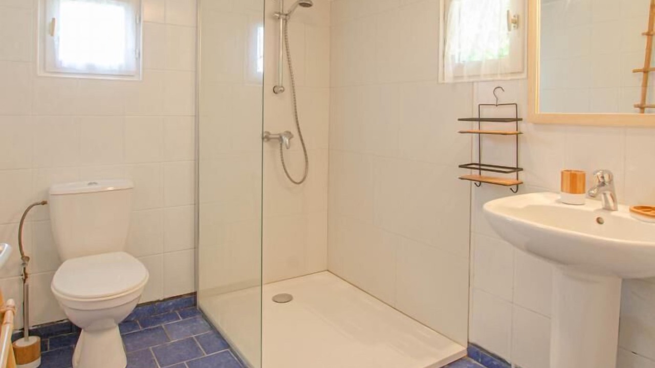 Photo of Bathroom in Precy-Notre-Dame