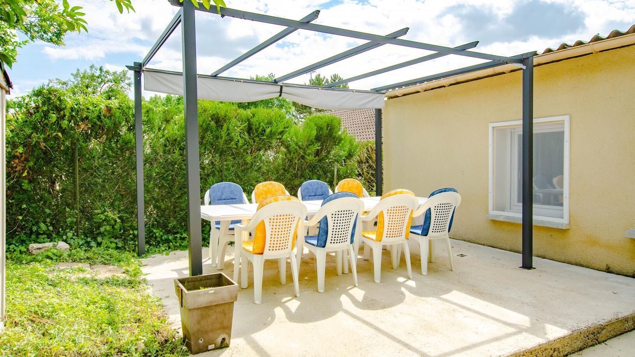 Photo of Patio Balcony in Precy-Notre-Dame