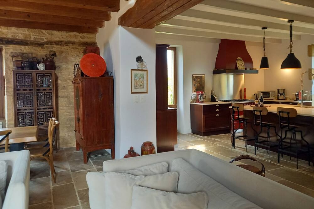 Photo of Livingroom in Pontcirq