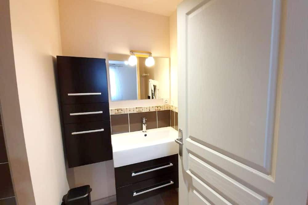 Photo of Bathroom in Puy-l'Eveque
