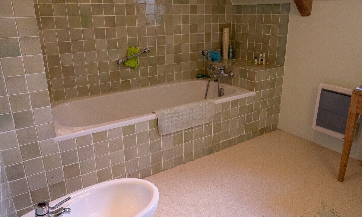 Photo of Bathroom in Languenan