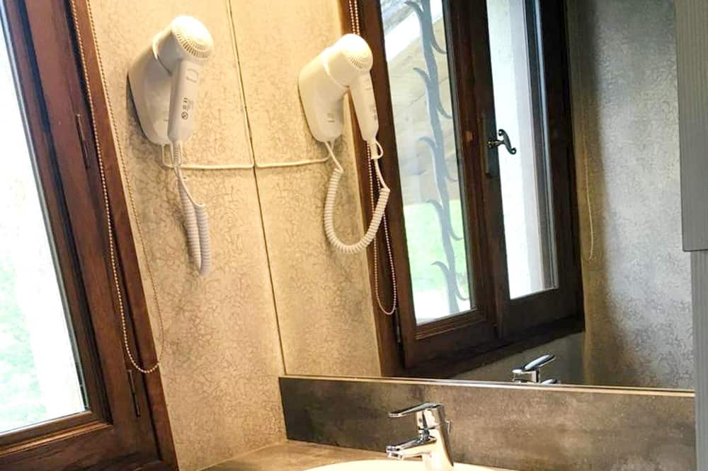Photo of Bathroom in Puy-l'Eveque