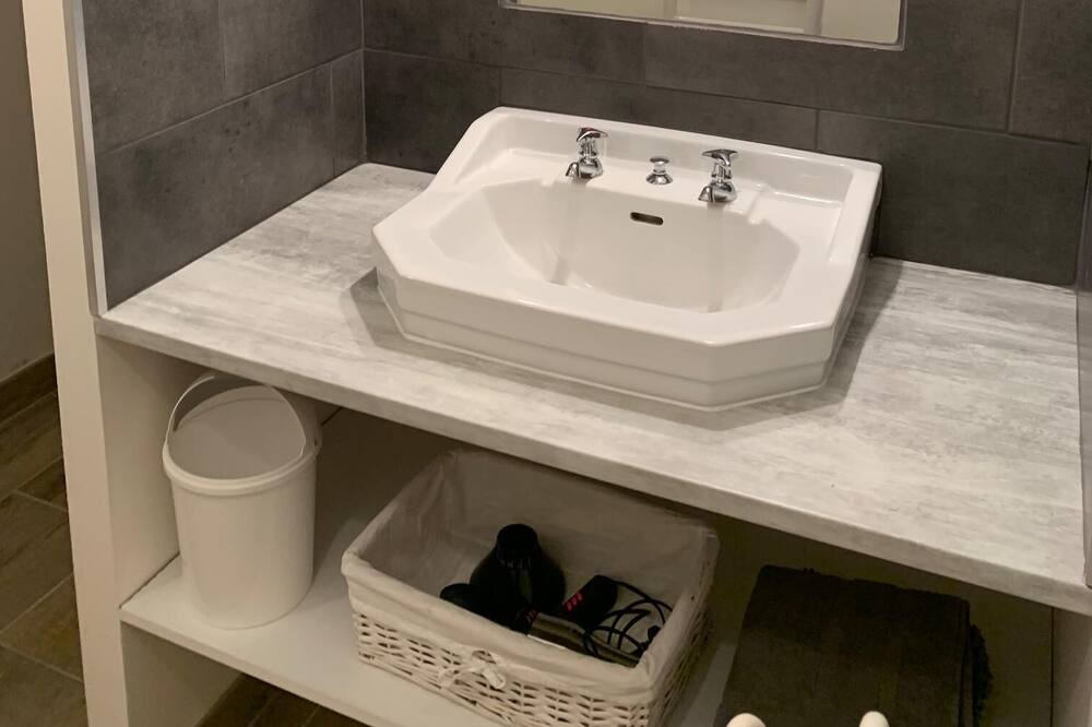 Photo of Bathroom in Bucheres