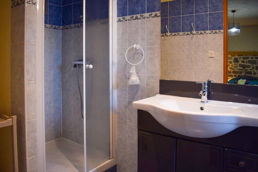 Photo of Bathroom in Gommenec'h