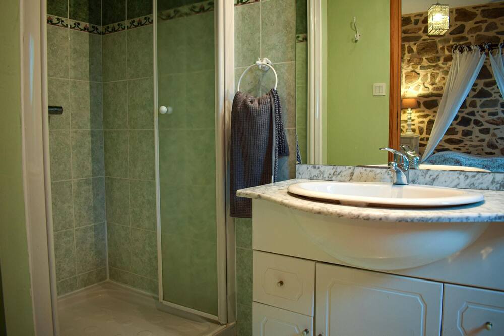 Photo of Bathroom in Gommenec'h