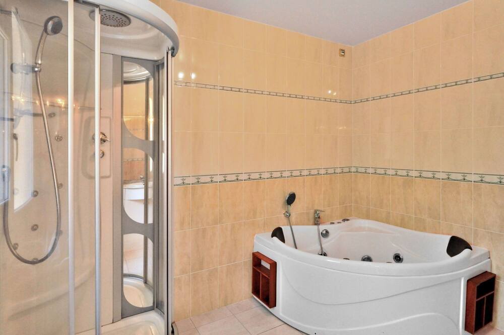 Photo of Bathroom in Ploubezre
