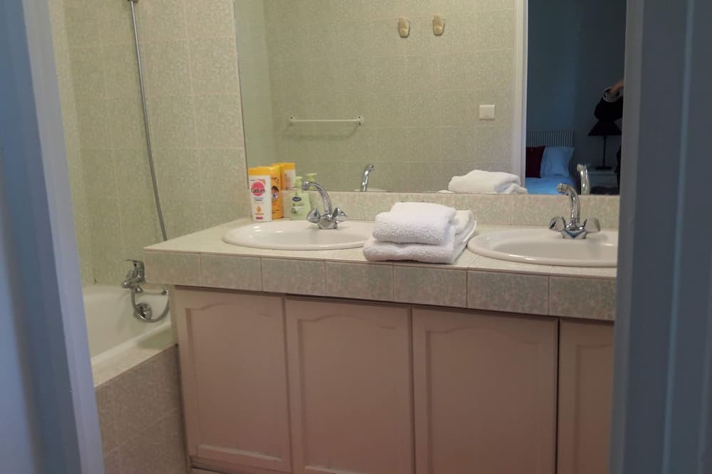Photo of Bathroom in Maligny