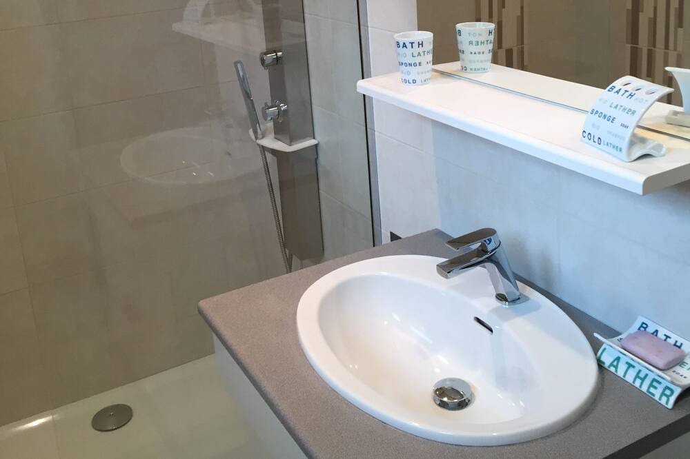 Photo of Bathroom in Cabannes