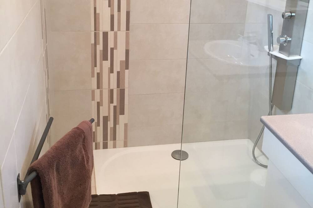 Photo of Bathroom in Cabannes