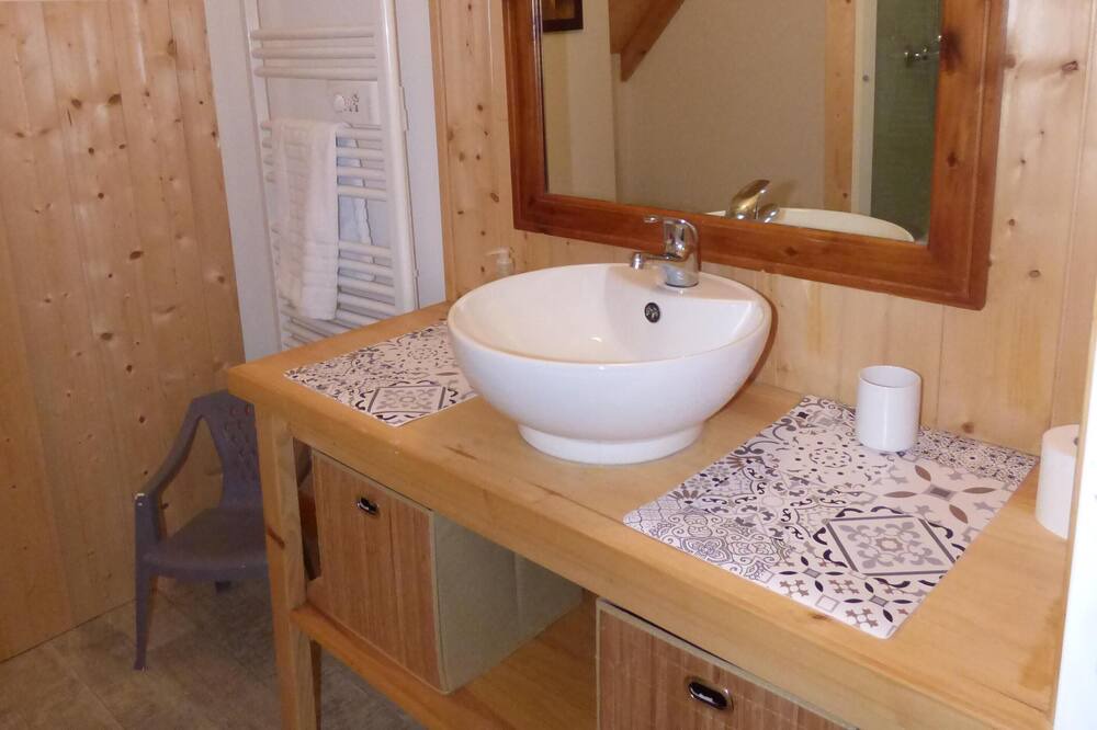 Photo of Bathroom in Estaing