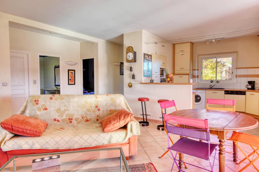 Photo of Livingroom in Monlaur-Bernet