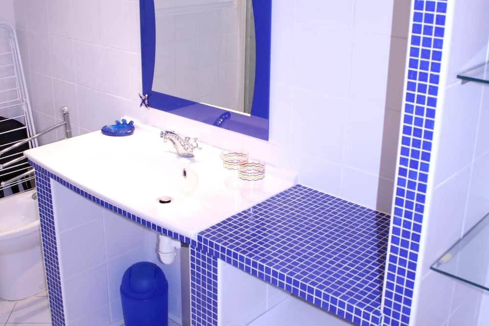 Photo of Bathroom in Monlaur-Bernet