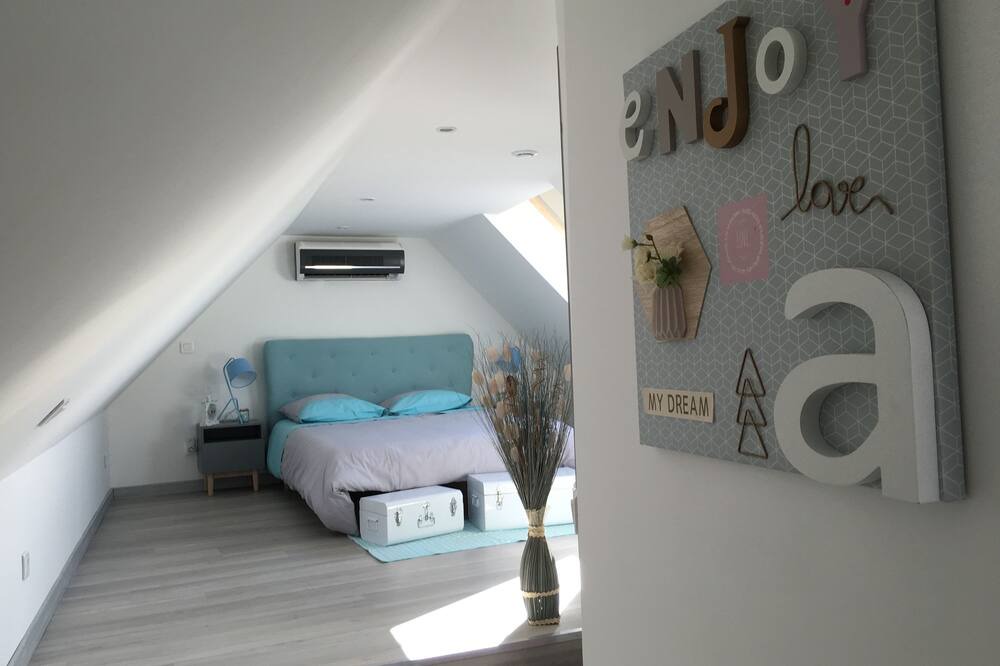 Photo of Bedroom in Villechetif