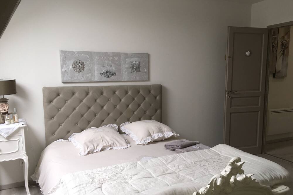 Photo of Bedroom in Villechetif