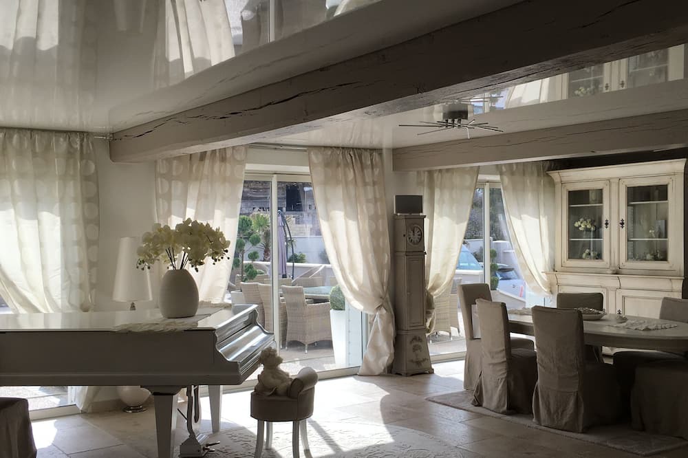 Photo of Livingroom in Villechetif