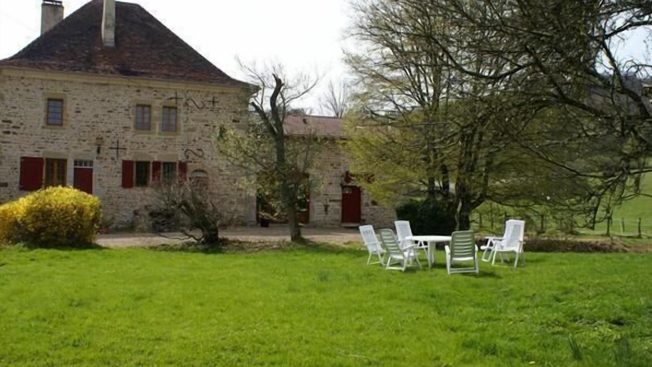Photo of Buildings in Le Chatelet-sur-Meuse