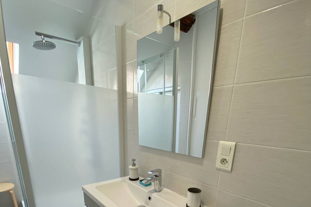 Photo of Bathroom in Chouilly