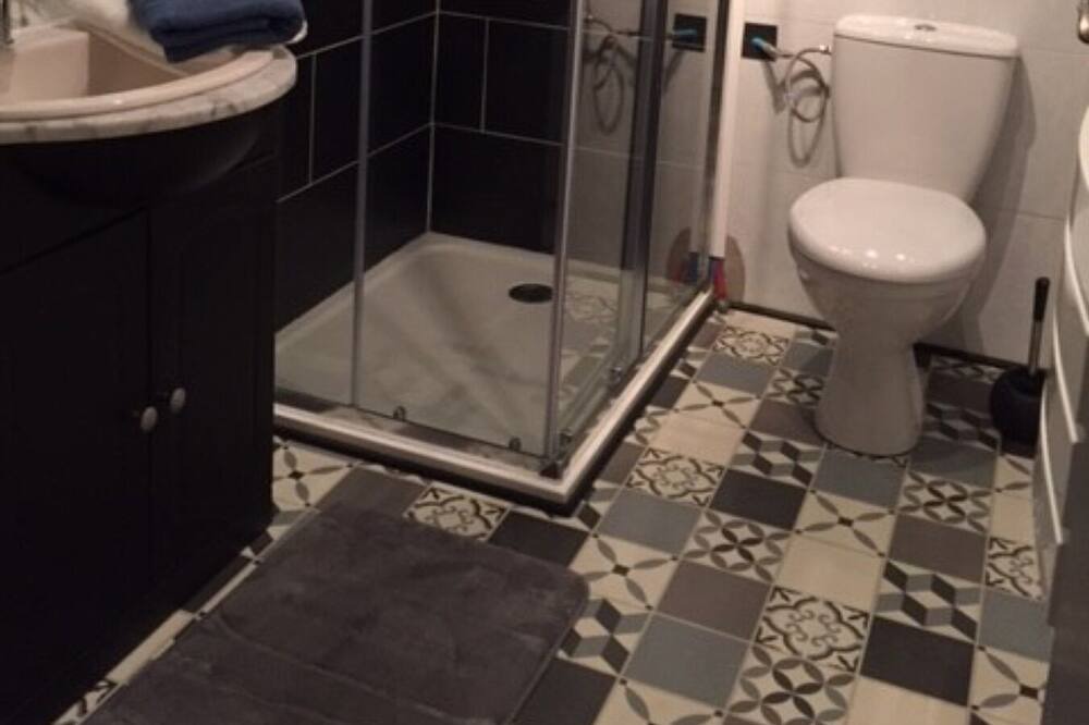 Photo of Bathroom in Malay-le-Grand