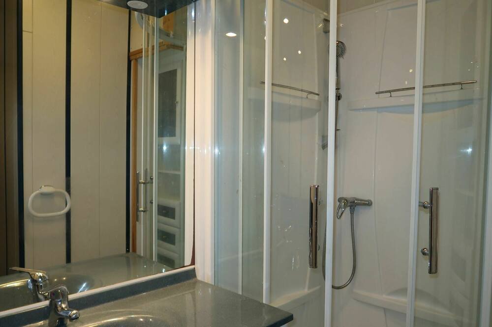 Photo of Bathroom in Tregon