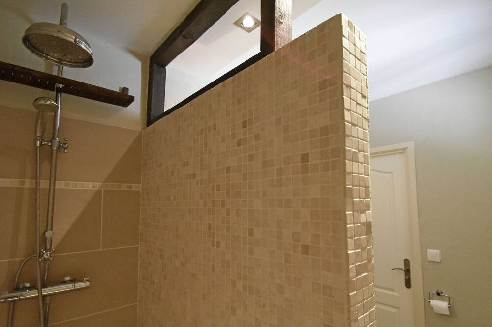 Photo of Bathroom in Belvezet