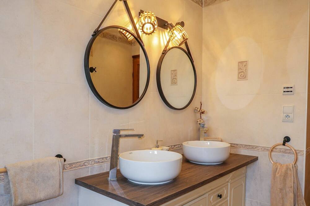 Photo of Bathroom in Lannion