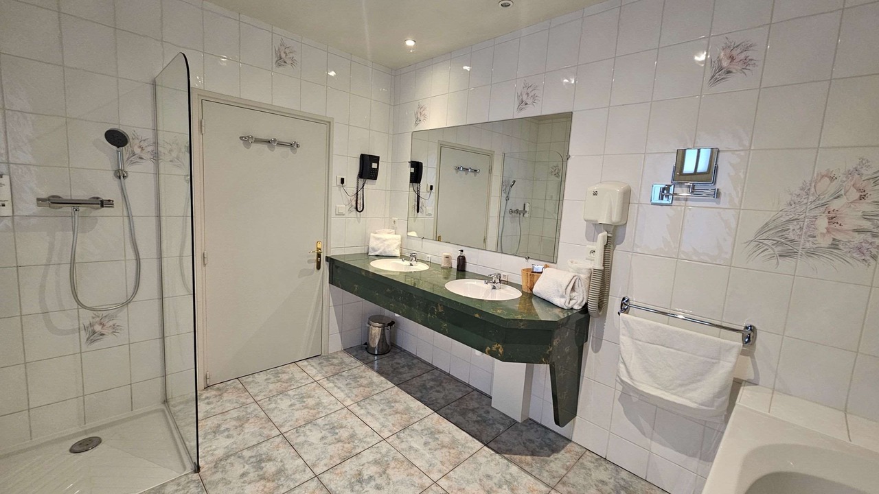 Photo of Bathroom in Mesnil-Saint-Pere